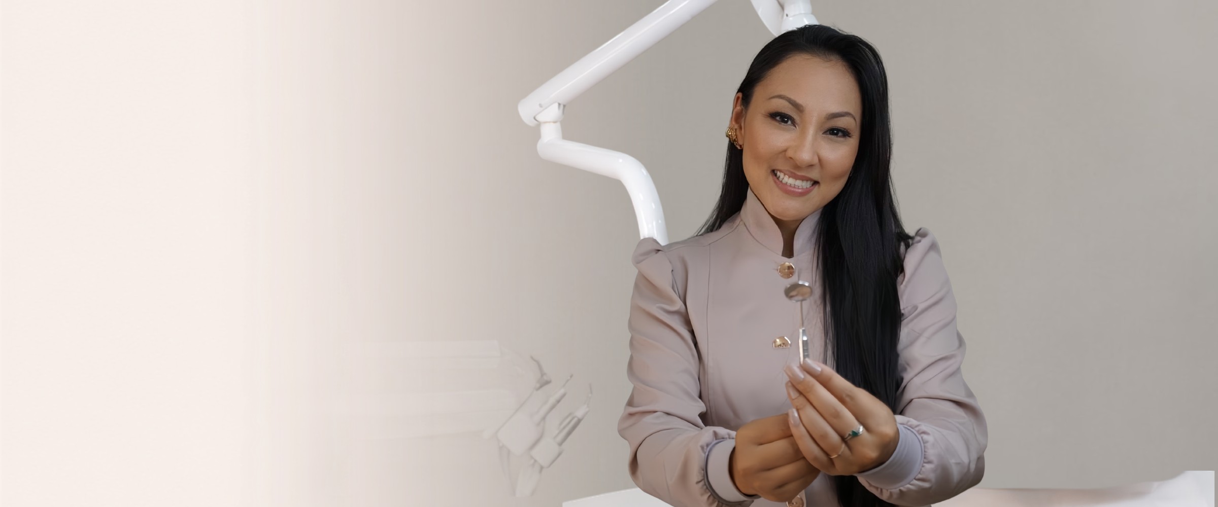 Dra. Talita Yamaguti, dentista em Santo André, no consultório da Yamaguti Odontologia